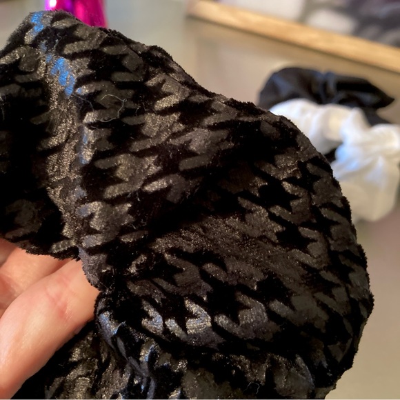 NWOT 6" XL Jumbo Scrunchie Velvet Houndstooth Bundle Thick Hair - Picture 5 of 6